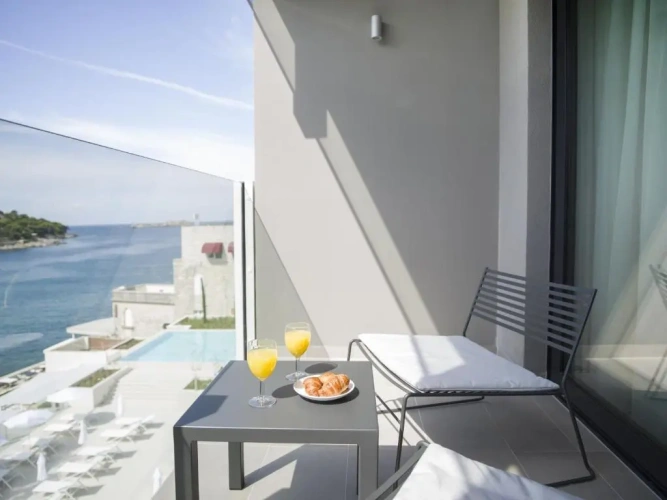 Deluxe Double room with balcony and with sea view