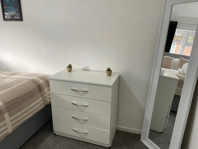 Birmingham - 4BR - Sleeps 9 - Parking - Garden