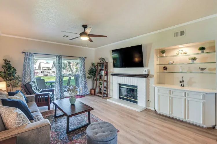 Palm Desert Condo w/ Patio & Community Perks!