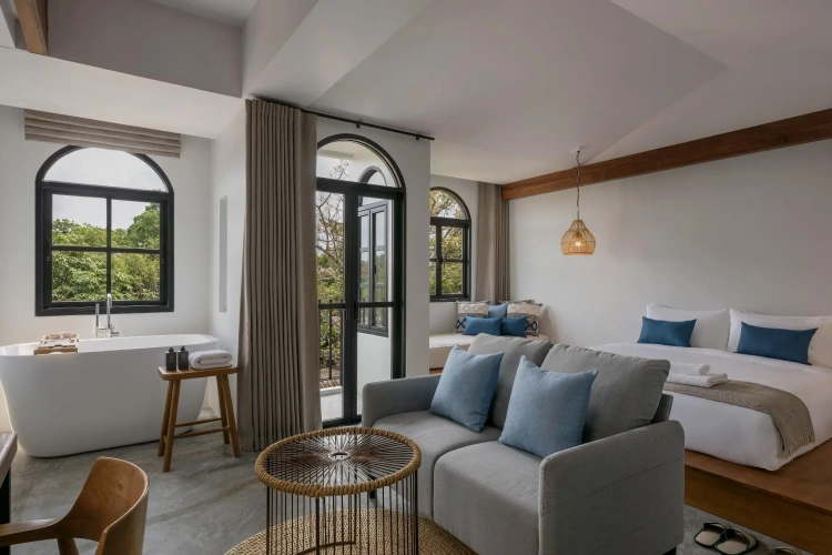 Suite with balcony