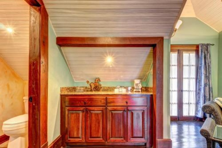 Toucan Suite @ Mahogany Hall