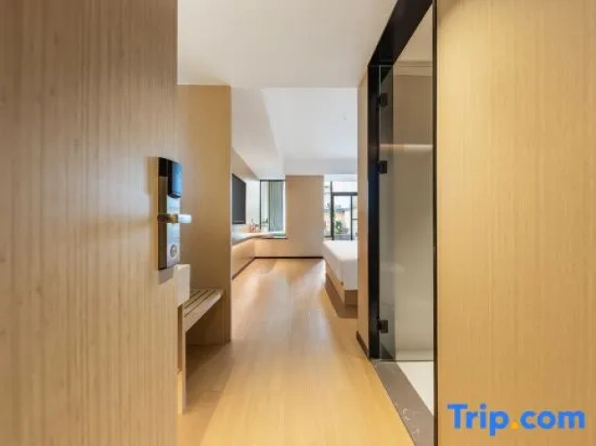Suite with land view