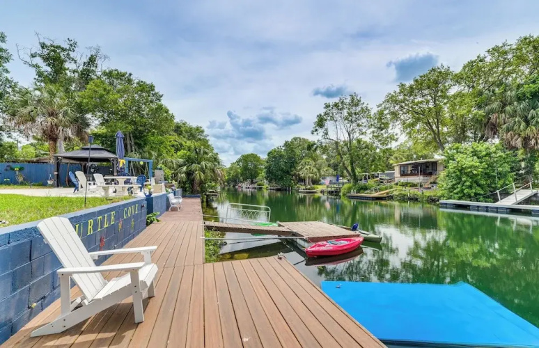 Waterfront Weeki Wachee Home w/ Fire Pit!