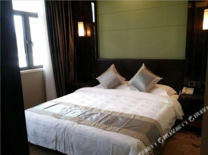 Longhua Ying Hotel