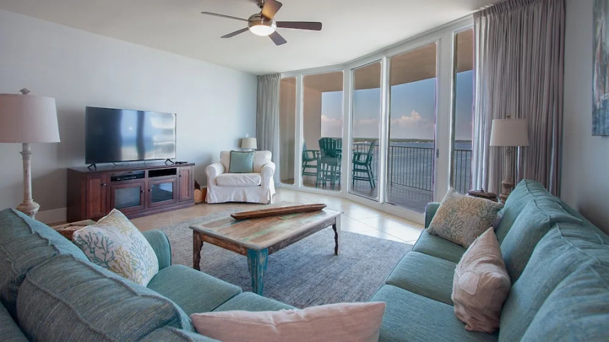 Two Bedroom Condo With Waterfront Views - Unit Crc1008