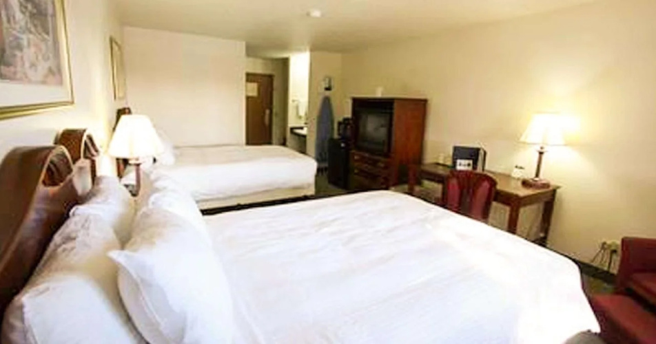 Harbor Winds Hotel