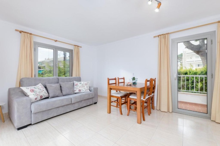2 Bedrooms Apartment