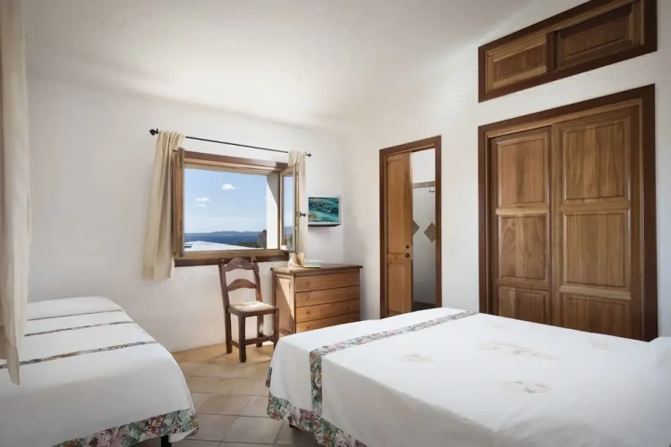 3 Bedrooms Apartment