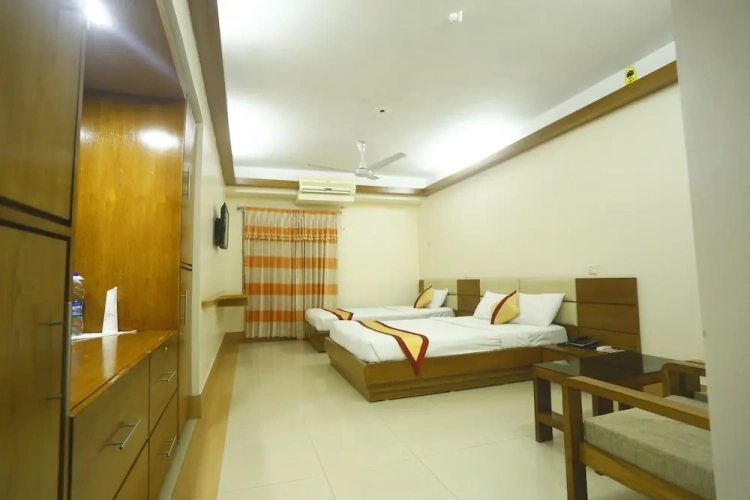 Standard Triple room