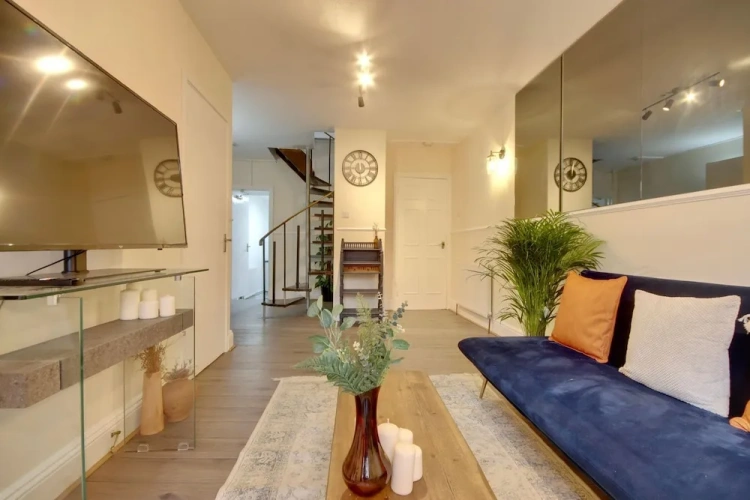 2 Bedrooms Apartment