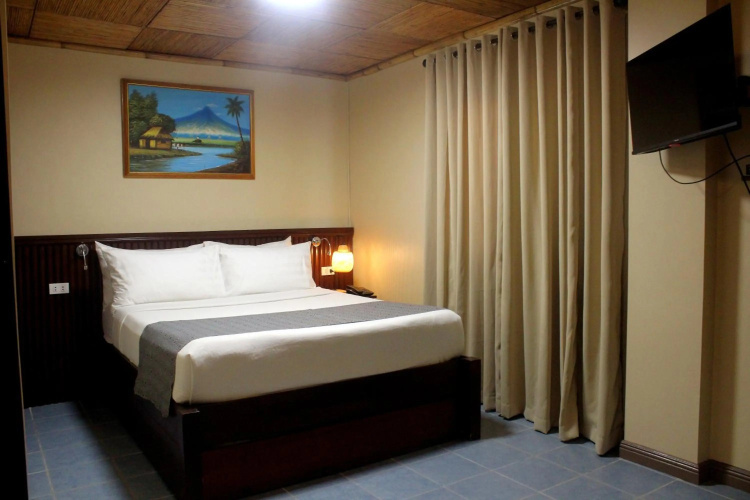 P and M Final Option Hotel