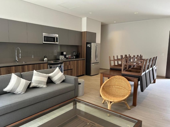 3 Bedrooms Apartment
