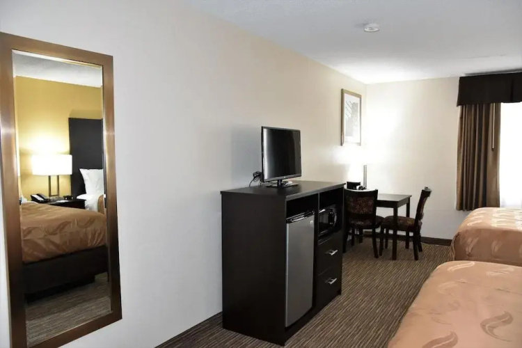 Quality Inn & Suites Metropolis I-24