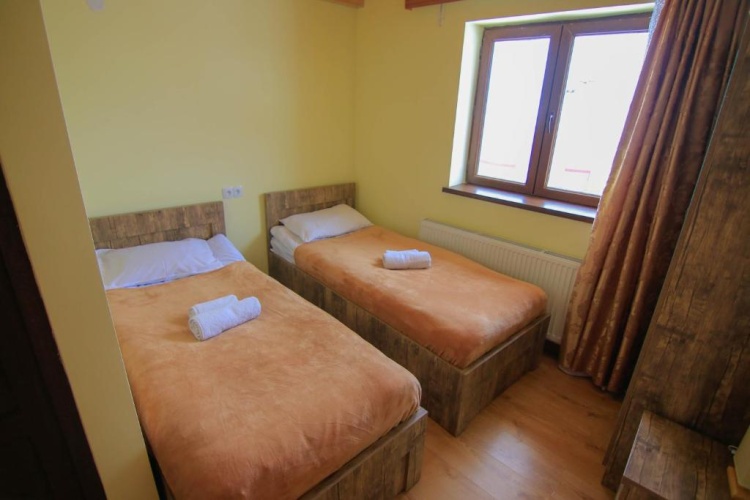 Standard Quadruple room with mountain view