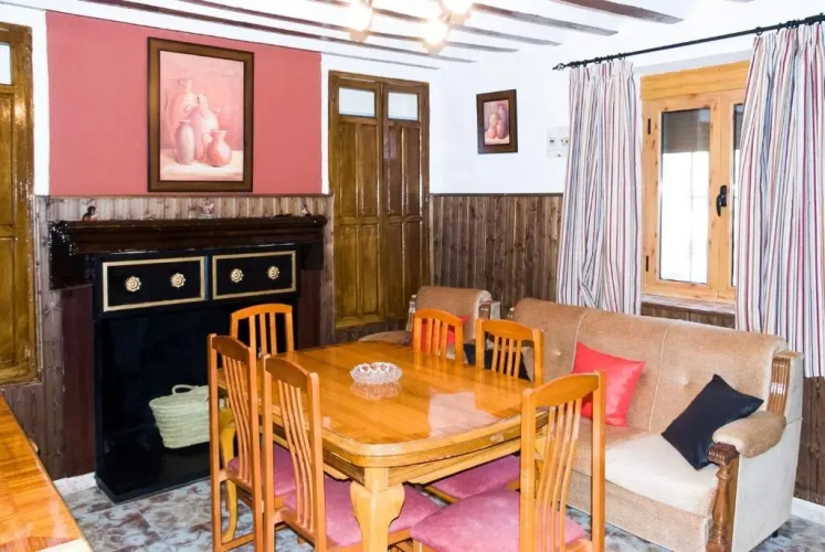 6 Bedrooms Cottage