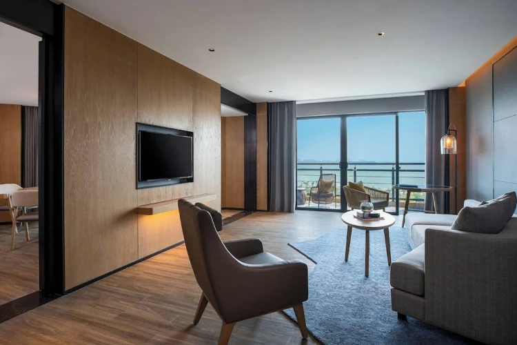 1 Bedroom Suite with balcony and with ocean view