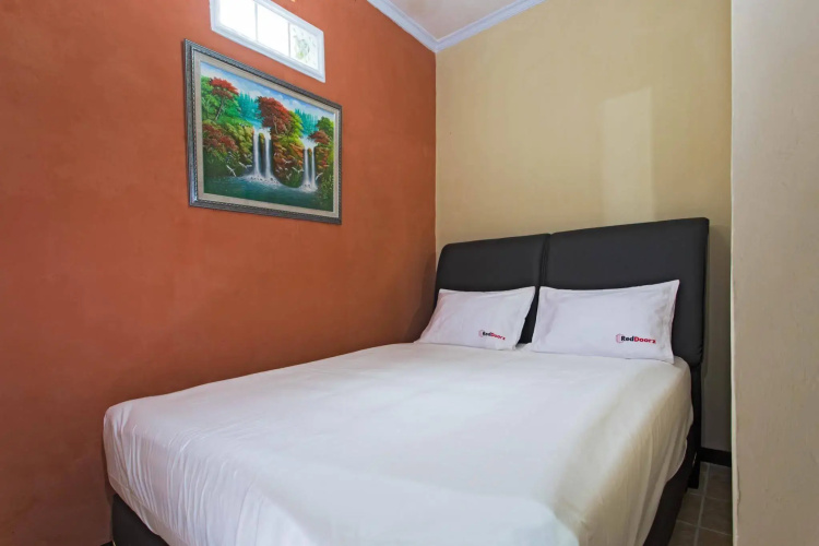 RedDoorz Pesanggrahan