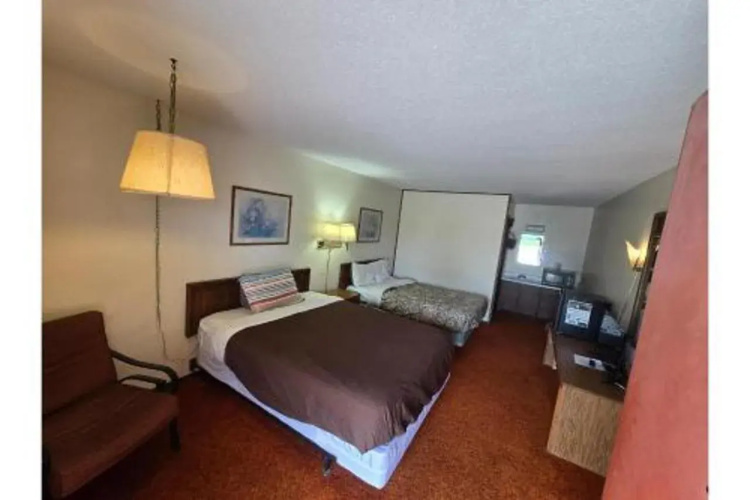 OYO Sandman Inn