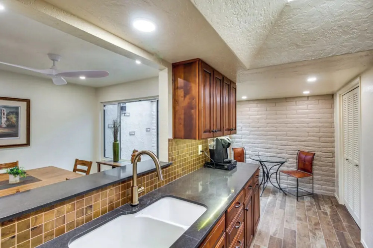Tucson Townhome w/ Mountain View, Pool Access!