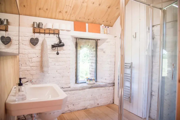 Abbey Shepherds Hut, Eye