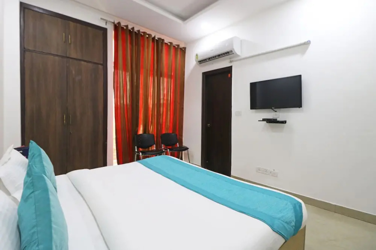 Hotels Petals Inn