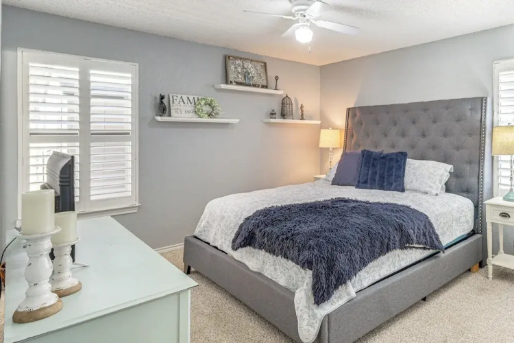 Lakefront Granbury Home w/ Dock, Decks & Hot Tub!