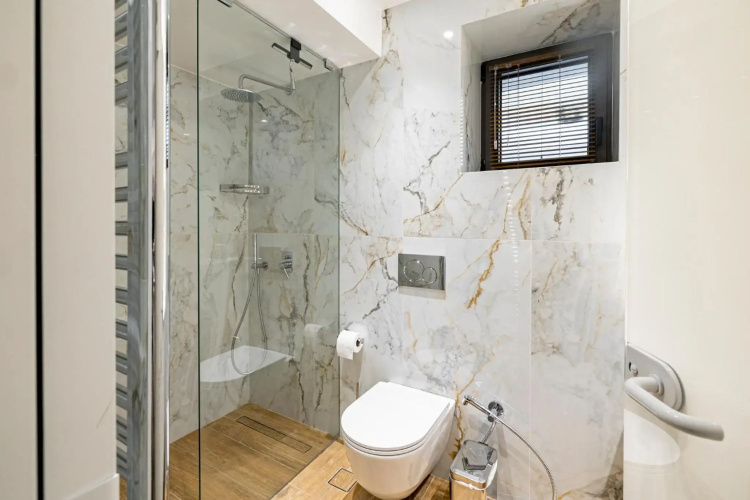 102- HiEndAccomodation-TopLocation