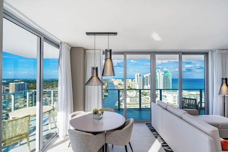 2 Bedrooms Luxury Suite with balcony and with bay view