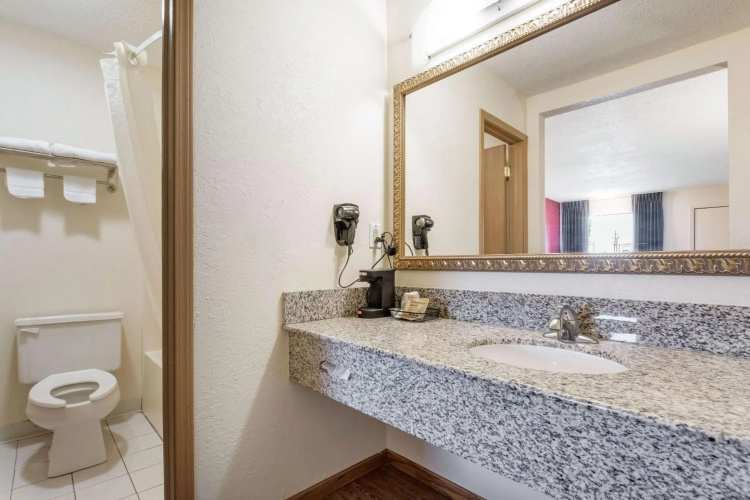 Econo Lodge Cloverdale
