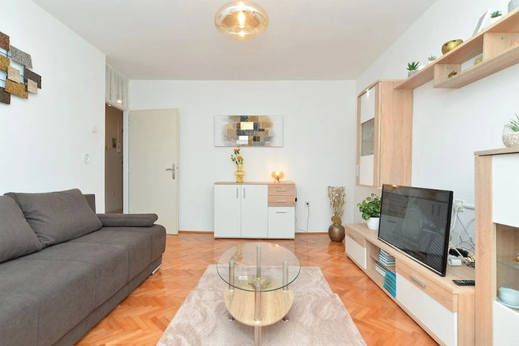 Apartment 1987