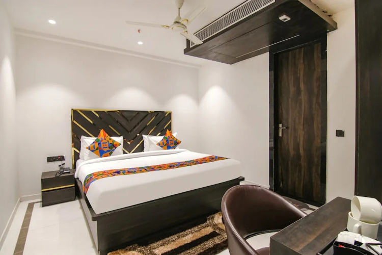 FabHotel Sky Suites Karkardooma