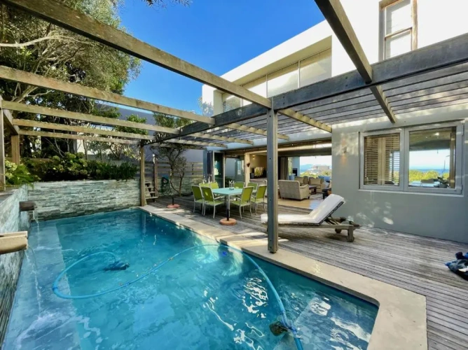 4 Bedrooms Cottage