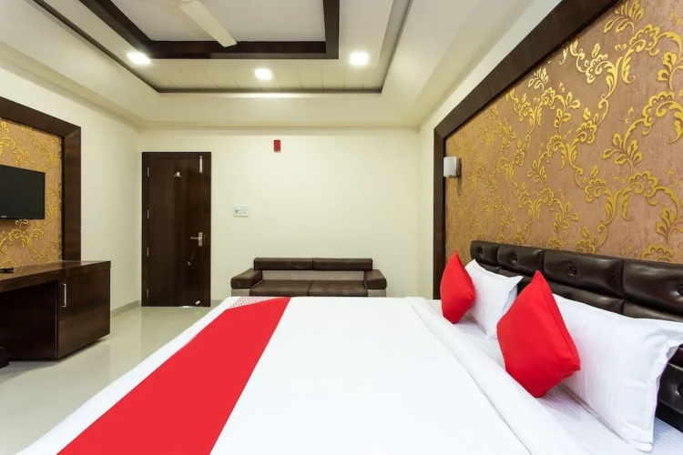 OYO 23640 Hotel Sai Kripa