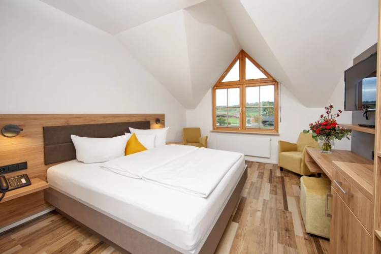 Hotel Wo Der Hahn Kräht