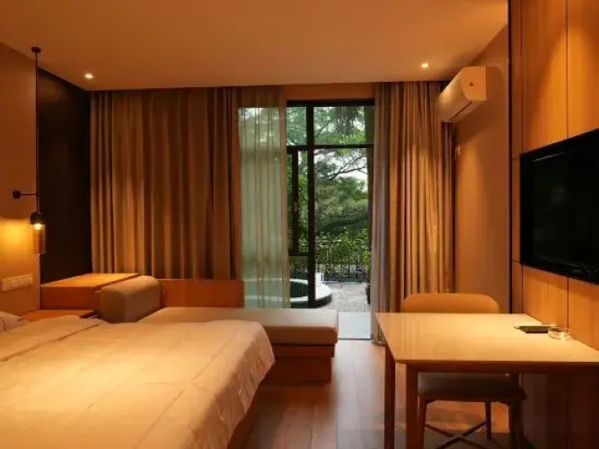 Longmen Changsong Hot Spring Hotel