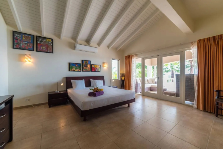 Spacious Ocean Front Mansion - Private Beach & Infinity Pool