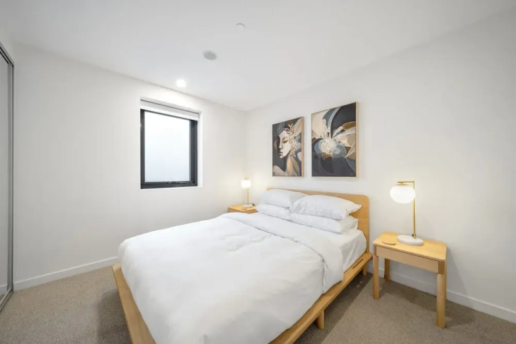 Sleek Inner-city 2-bed With Swimming Pool & BBQ