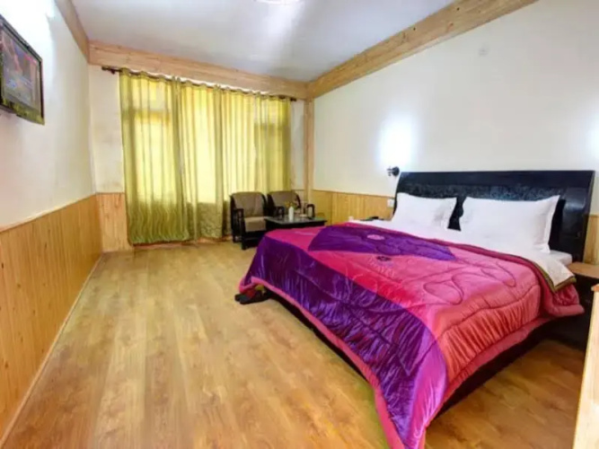 Hotel Manu Palace
