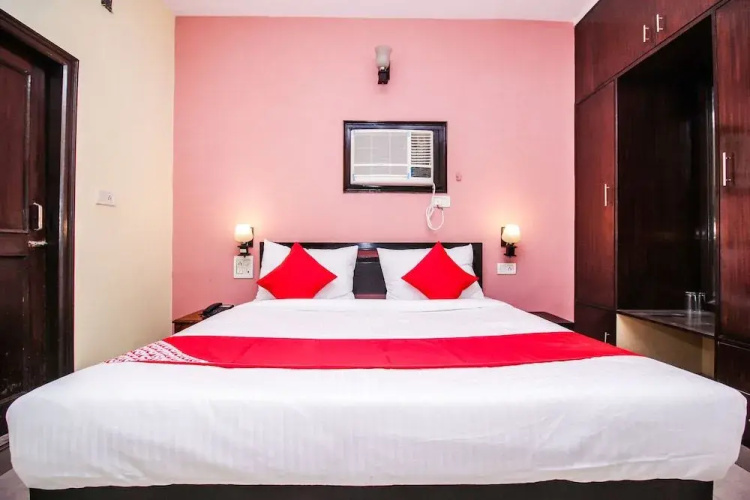OYO Flagship 22531 C Scheme Ashok Nagar