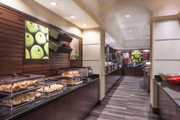 La Quinta Inn & Suites by Wyndham San Antonio Riverwalk photo 12