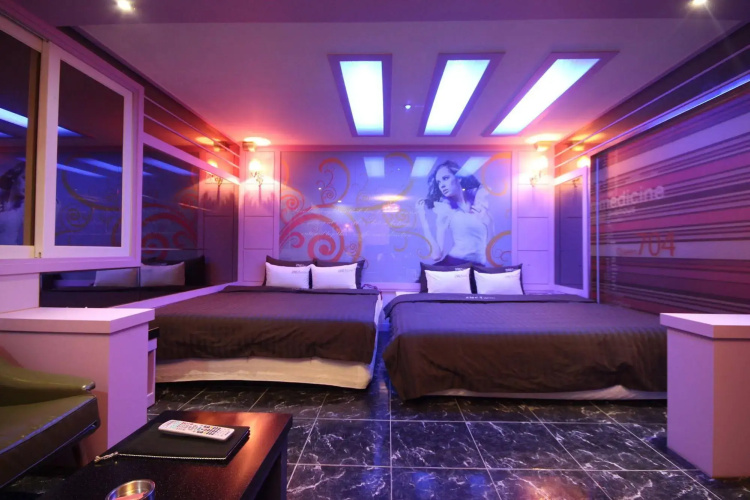 Hotel 2NE1