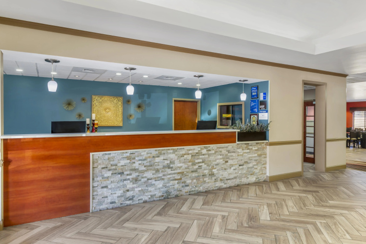 Best Western Plus Suites-Greenville