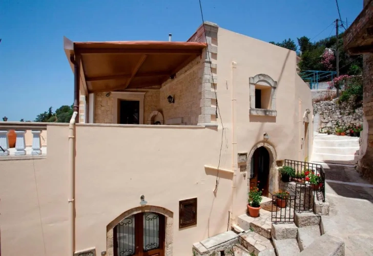 2 Bedrooms Villa