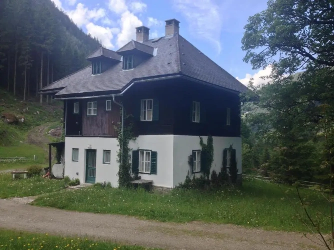 6 Bedrooms Cottage