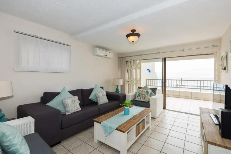 3 Bedrooms Apartment
