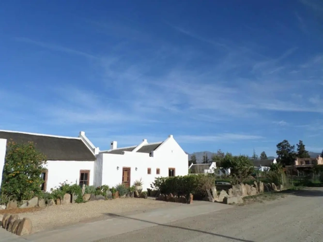 5 Bedrooms Cottage