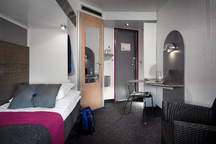 CABINN Express Hotel