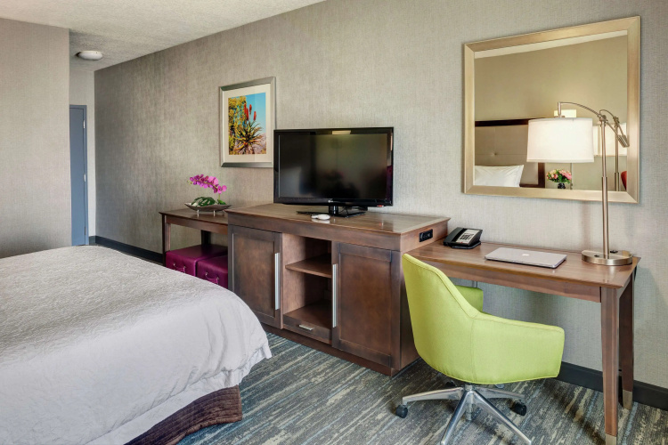 Hampton Inn & Suites Palm Desert
