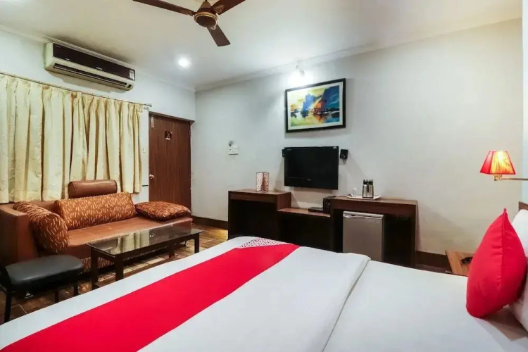 Amit Hotel by OYO Rooms