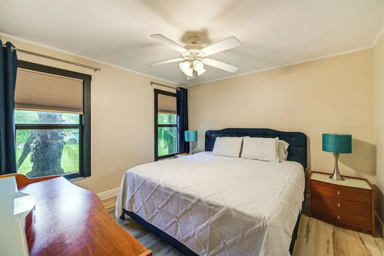4 Mi to Beach: Pet-friendly Home in Naples!